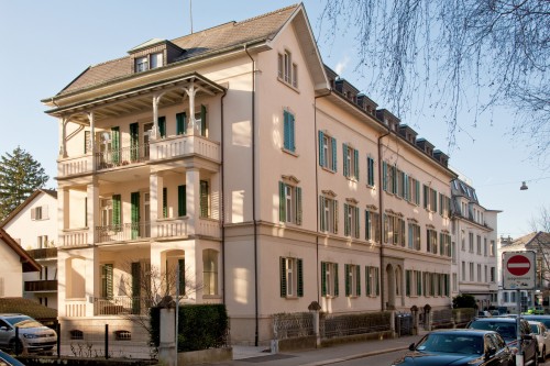 Haus St. Otmar - Alters und Pflegeheim:  ein stattliches Gebäude in Zürich Hottingen